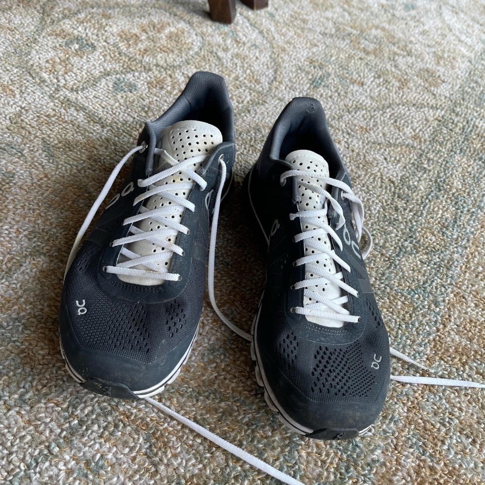 On cloud shoes women’s 8.5